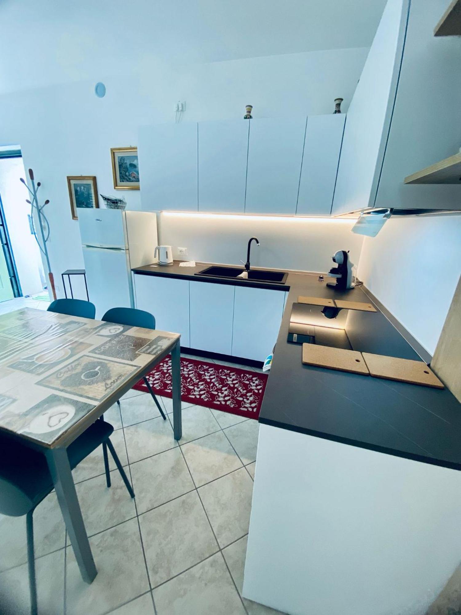 Alma Apartment Сирмионе Екстериор снимка