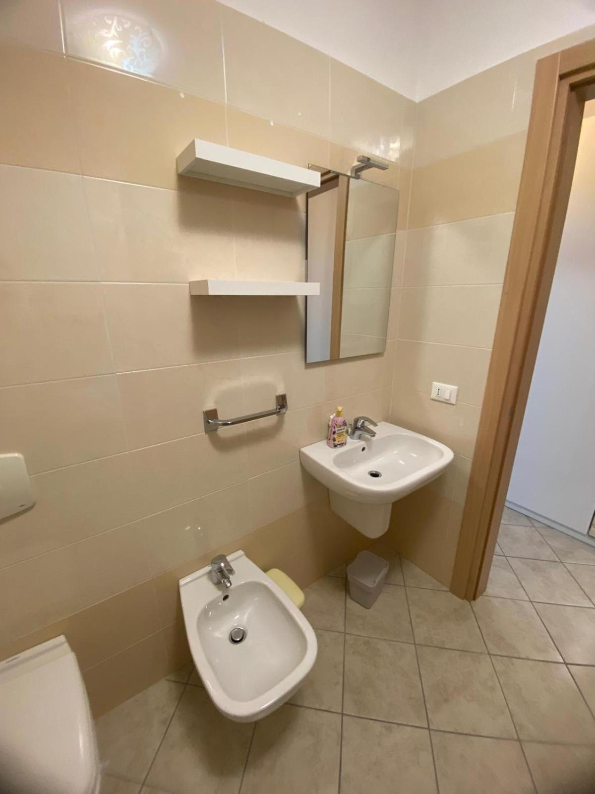 Alma Apartment Сирмионе Стая снимка