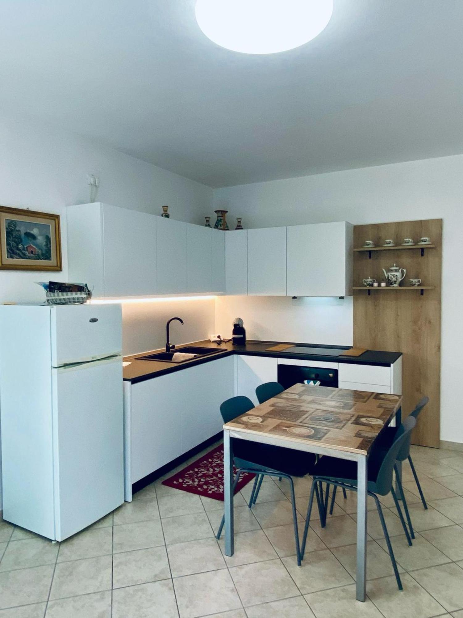 Alma Apartment Сирмионе Екстериор снимка
