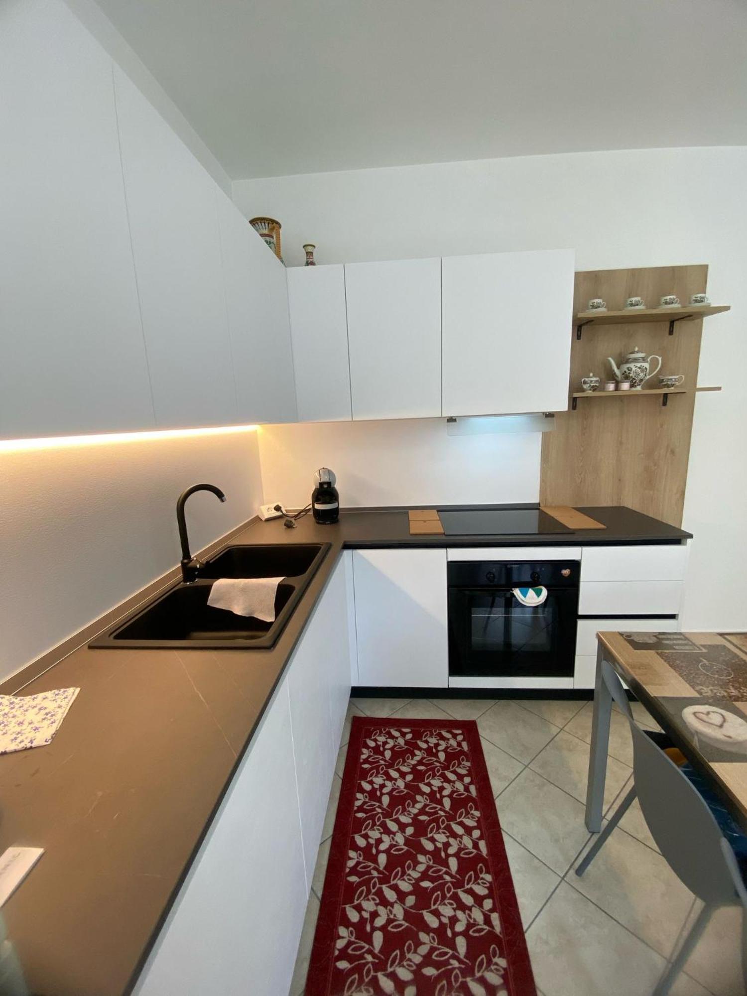 Alma Apartment Сирмионе Екстериор снимка