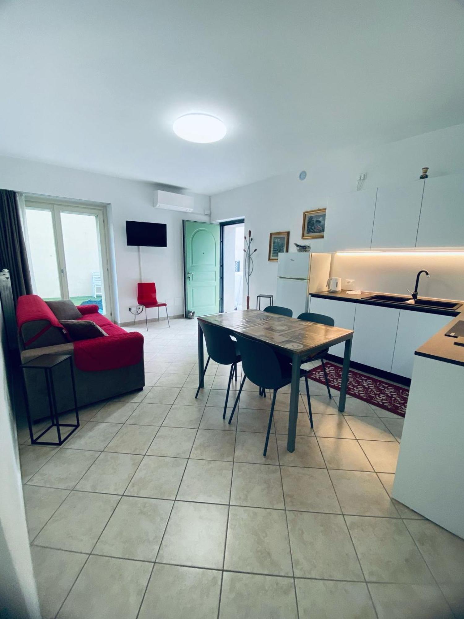 Alma Apartment Сирмионе Екстериор снимка