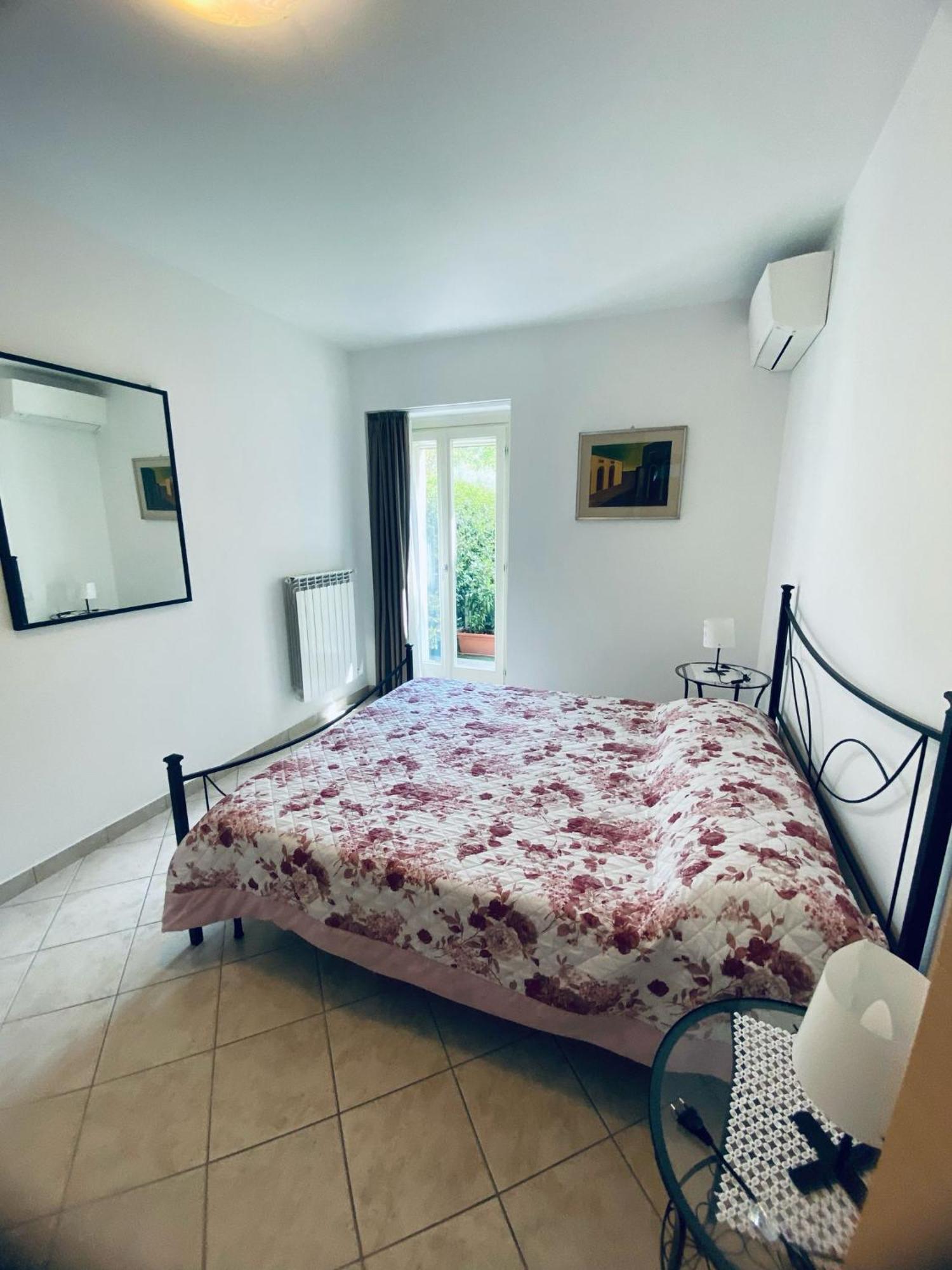 Alma Apartment Сирмионе Стая снимка