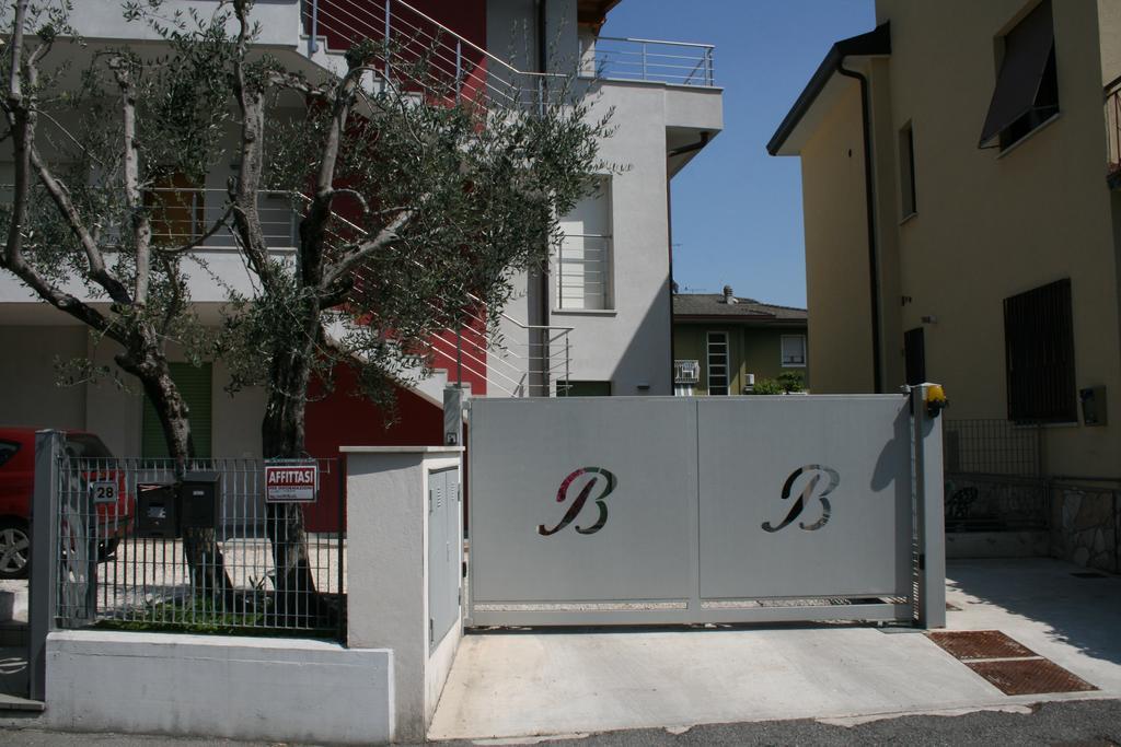 Alma Apartment Сирмионе Екстериор снимка