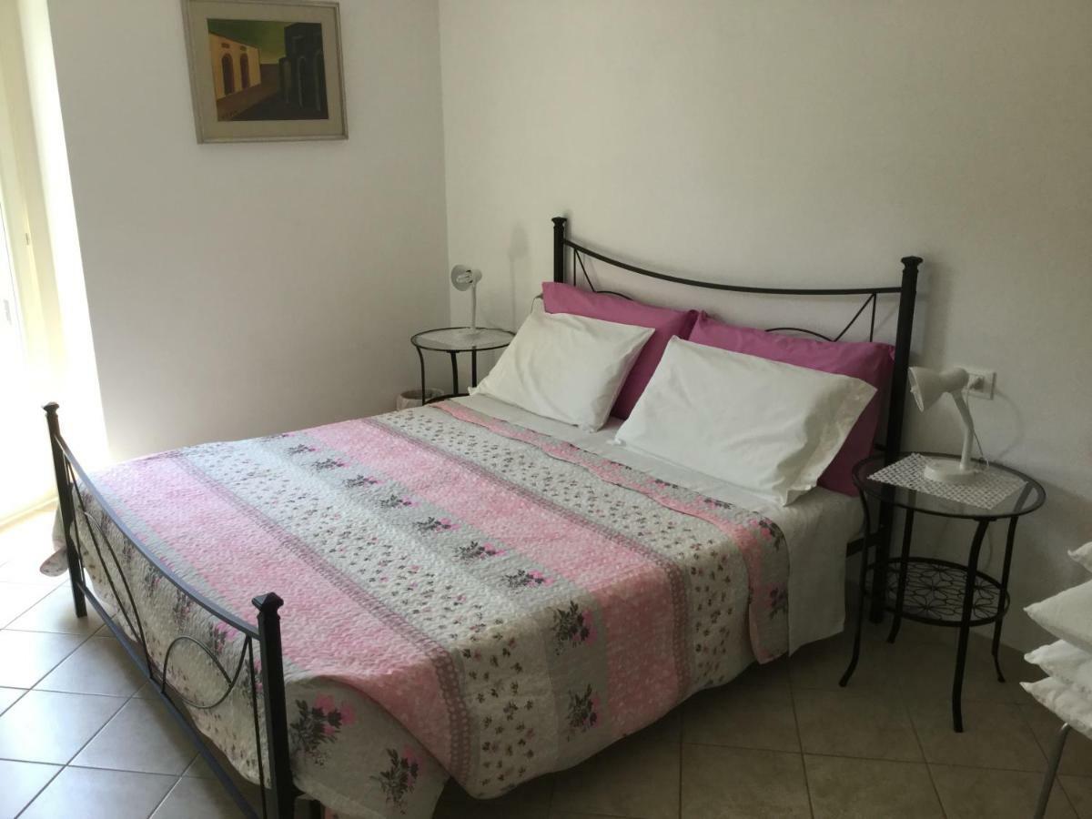 Alma Apartment Сирмионе Екстериор снимка