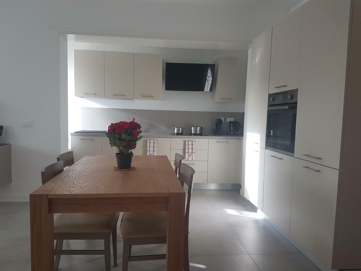 Alma Apartment Сирмионе Екстериор снимка