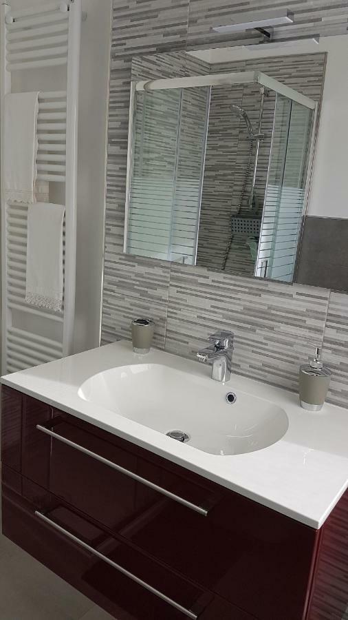 Alma Apartment Сирмионе Екстериор снимка