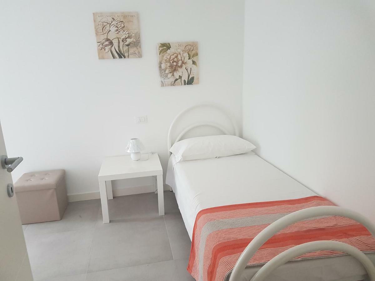 Alma Apartment Сирмионе Екстериор снимка